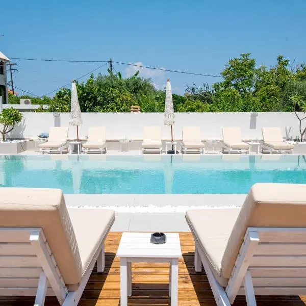 Ennea Suites-Luna suite, hotel in Flámbouras