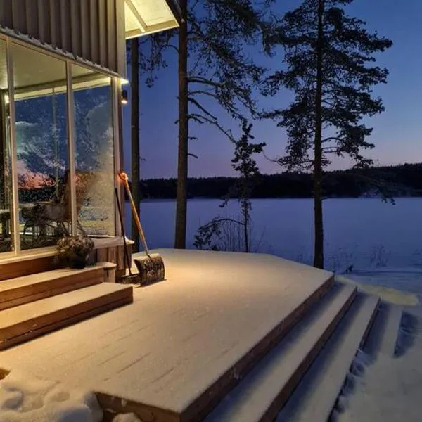 Ihana järvenranta mökki. Cottage by the lake., hotel em Kurjalanranta