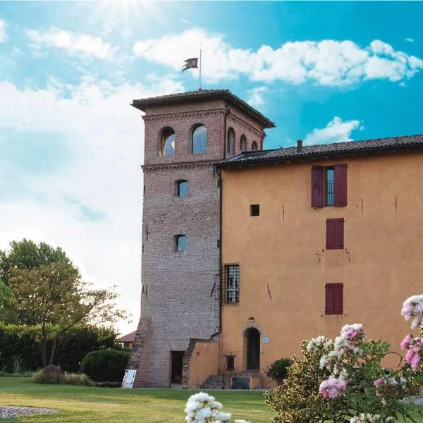 Palazzo delle Biscie - Old Tower & Village, hótel í Molinella