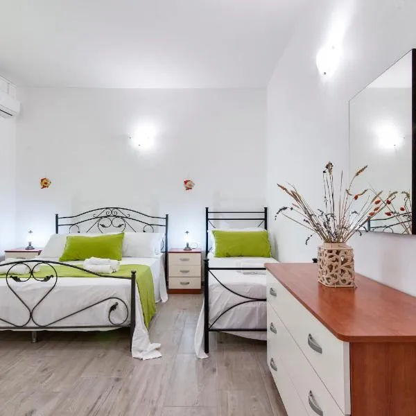 ASZ APARTMENTS, hotel v destinaci Torre Lapillo