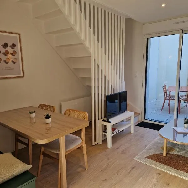 LE PATUREAU - Maison avec terrasse calme - idéale déplacements pro - Proche Nantes: Carquefou şehrinde bir otel