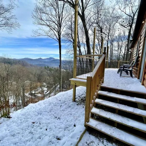 Modern Mountain Cabin - Spectacular Views at 3100 ft, hotel a Waynesville