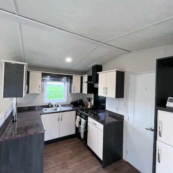 Cosy family farm static caravan, hotel v destinaci Dalton