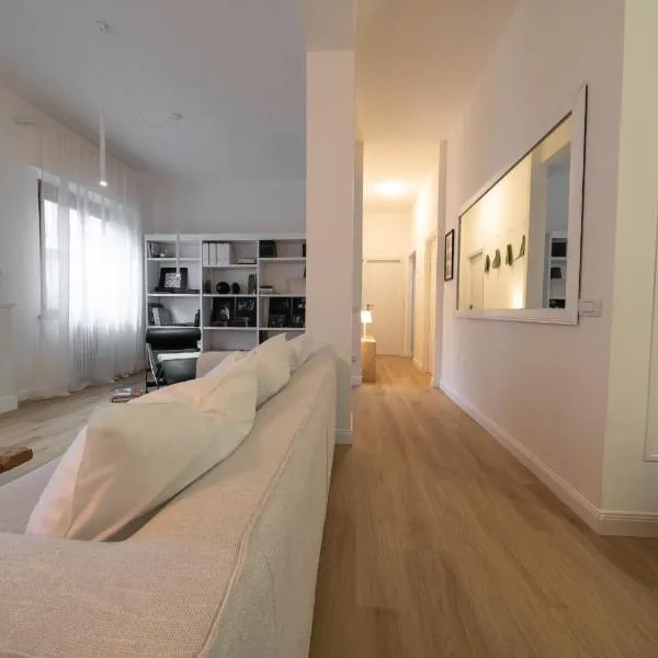 12 living, hotel ad Ancona