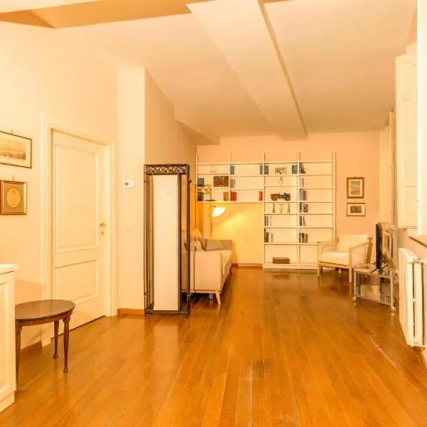 Il Gallo - Charming Apartment in Lucca Heart, готель у місті Лукка