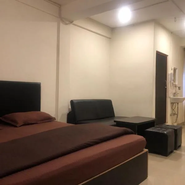 THE Pi HOTEL IMPHAL MANIPUR, hotel v destinaci Imphál