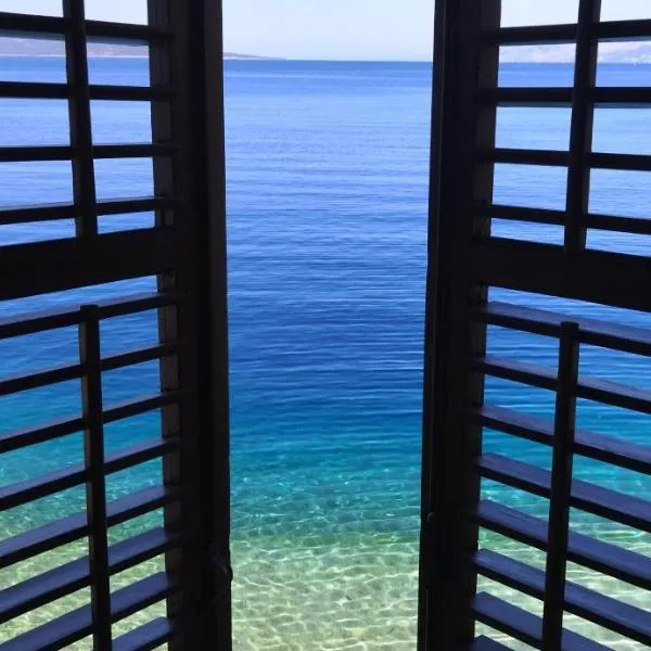 Beach rooms Riviera - Žuta Kuća, хотел в Макарска