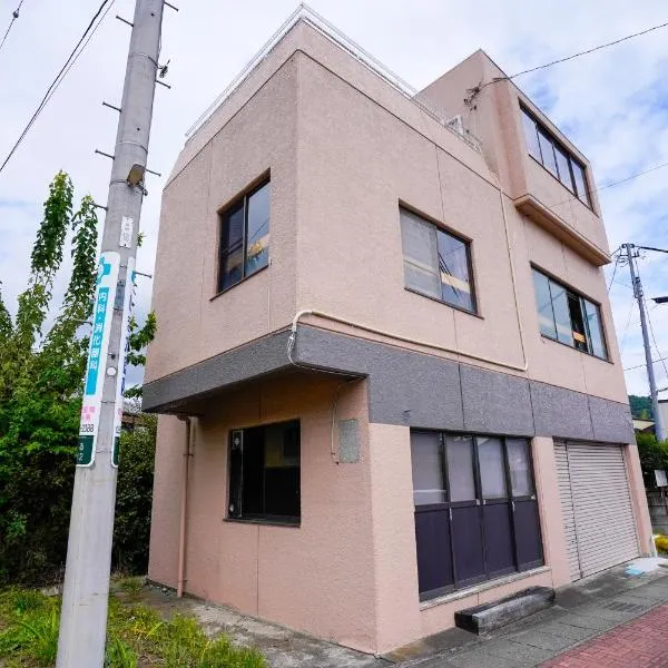 【寿家】3F建 スカイビューテラス付き!新装開店 より道の湯すぐ横、都留市のホテル