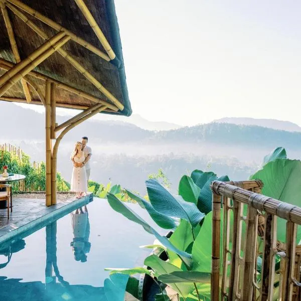 Dreamy Cliffside Bamboo Villa with Pool and View, hotel in Klungkung