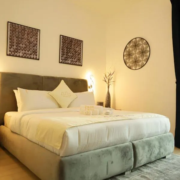 Twilight 1BR apartment Yas Island, hotell i Al Shahamah