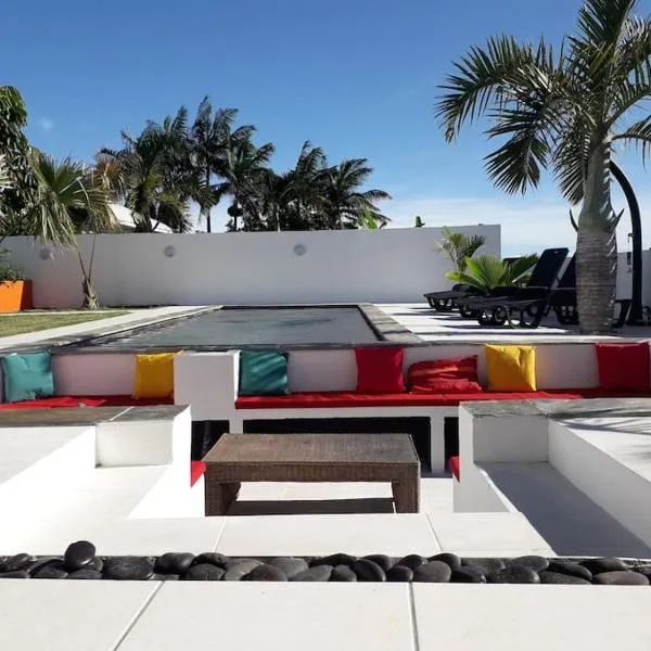 Villa l'îlot du sud avec piscine, hotel in Saint-Louis