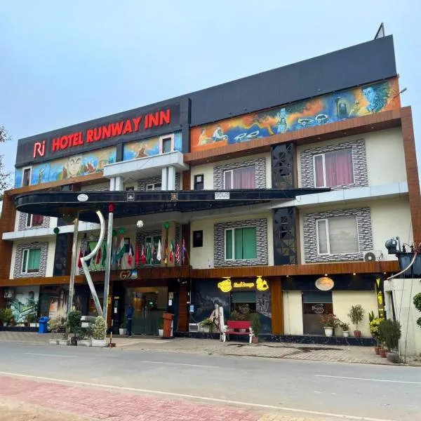 Hotel Runway Inn, khách sạn ở Pura Raghunāth