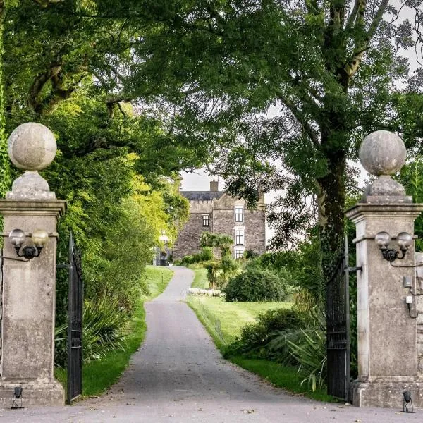 Ballea Castle, hotel in Minane Bridge