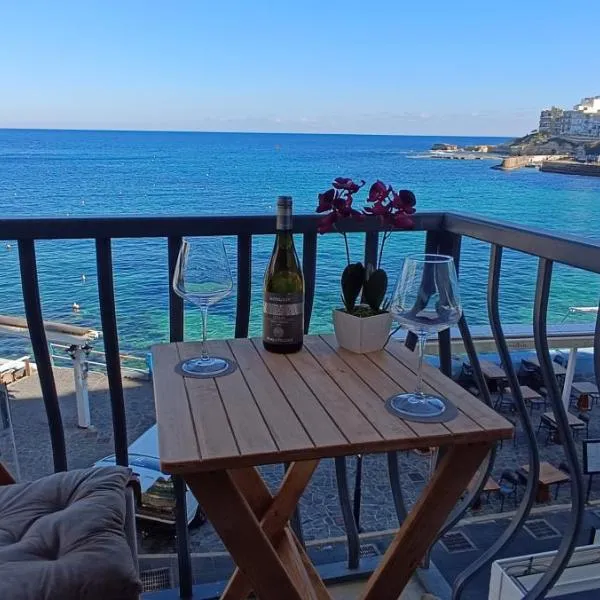 Marsalforn Sea Front Studio, khách sạn ở Żebbuġ