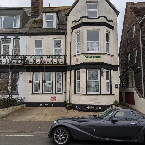 Cleasewood Guest House: Great Yarmouth şehrinde bir otel