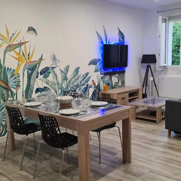 Castellane : T2 spacieux - Vue Port - WIFI, hotel in Port-Vendres