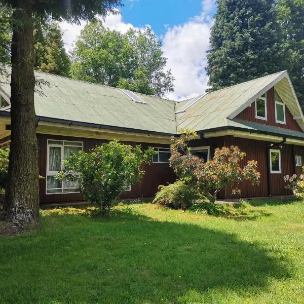 Hostal Casa de Campo Rukaleufu a orillas del Rio Huiscapi, hotel v destinaci Villarrica