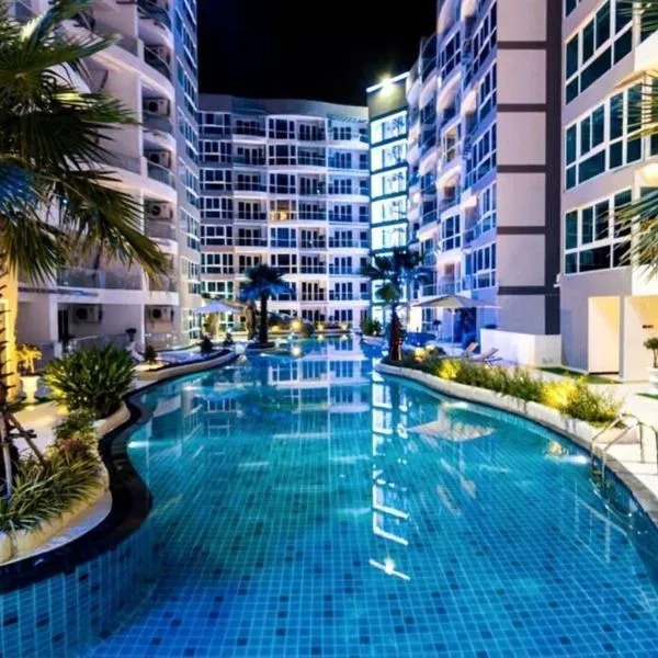 Grand Avenue, Luxury Suite, 72sqm pool view with lounge area, hotel en Pattaya central