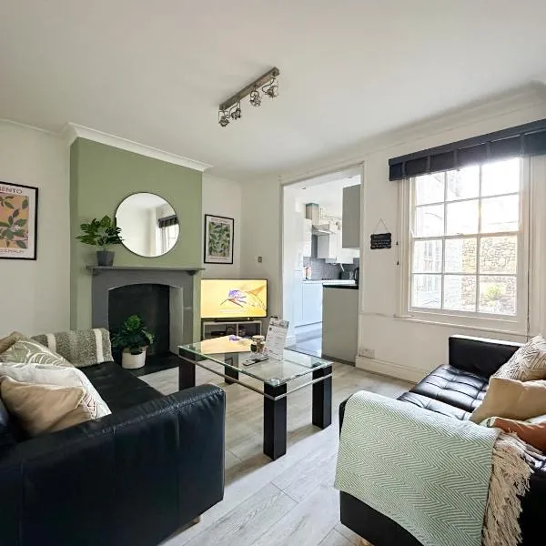 Stylish & Spacious City Centre 3-Bedroom Townhouse - Sleeps 6: Canterbury'de bir otel