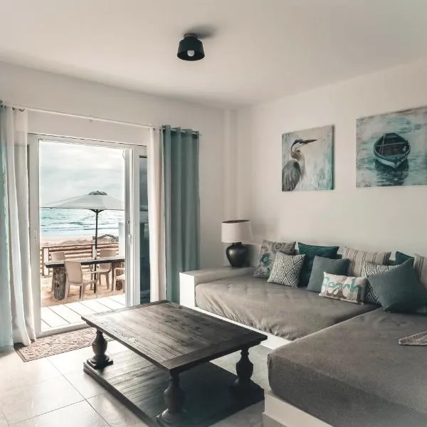 Yellow Heron House, hotel in Puerto Villamil