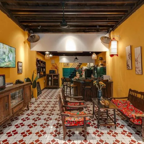 Ben Thanh Vietnamese cultural house by SSens Homes, hotel in Ho Chi Minh City