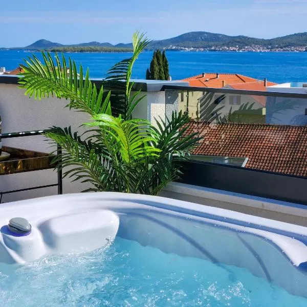 Penthouse view, hotel sa Turanj