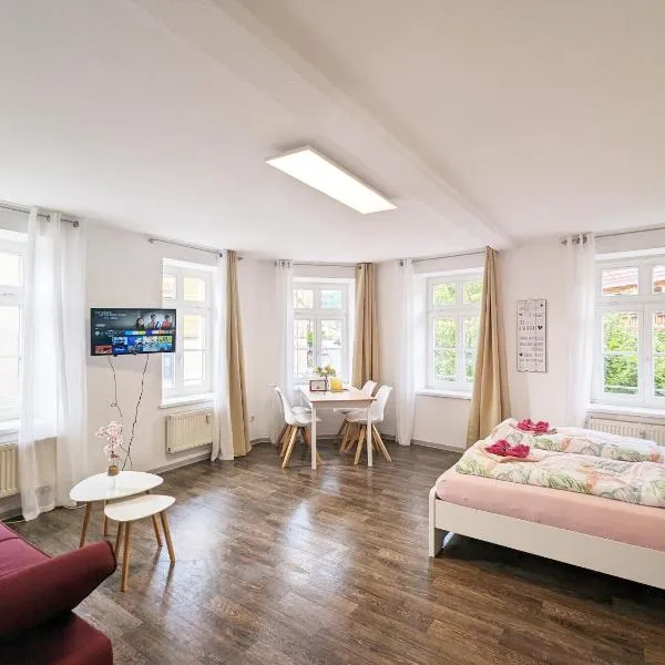 F2 - Urlaubsmagie Sauna, Whirlpool, Pool & Garten, hotel din Sebnitz