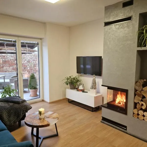 Rodinný dům u rybníka v blízkosti Olomouce، فندق في Hlušovice