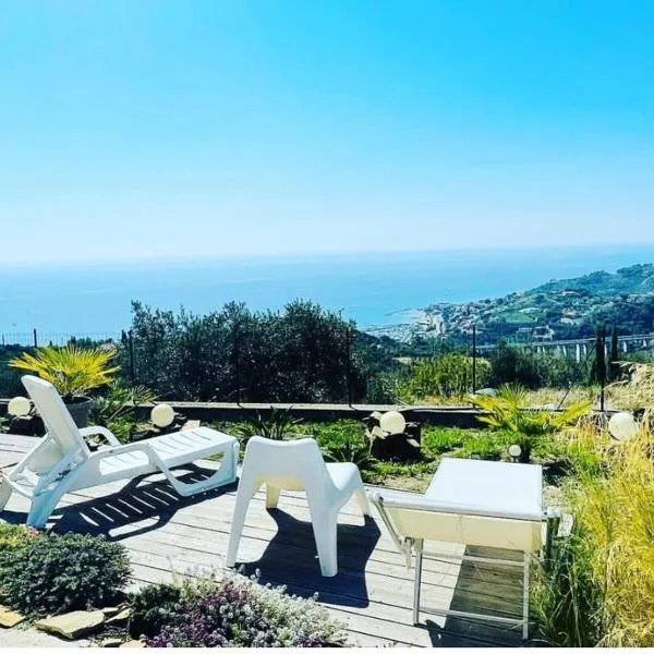 Bella Vista Poggi - 180 Grad fantastischer Meerblick & Pool, hotel i Poggi