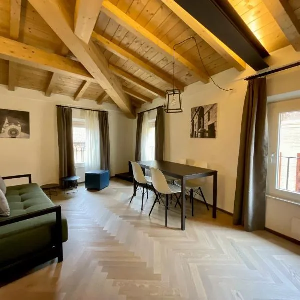 Appartamenti Saragozza a due passi da Piazza Grande - WIFI e parcheggio gratuito, hotel in Modena