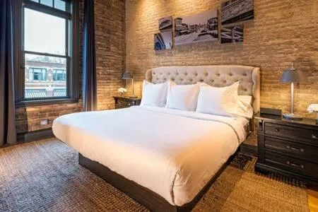 124 Lofts - Downtown Dundee - Walk to Dining, hotel en West Dundee