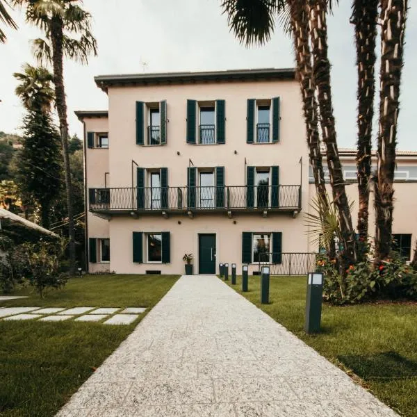 Gio Leo Guest House, hotel v destinaci Lesa