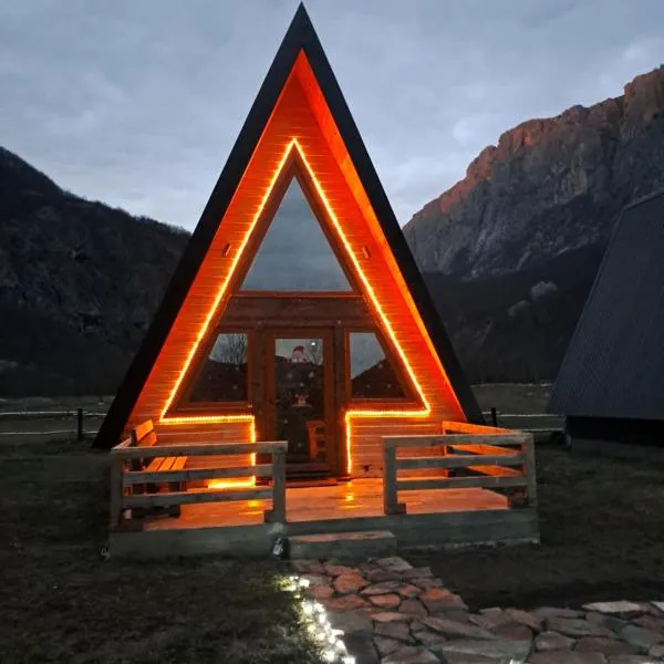 Wooden cottages KONAK, hotel din Šavnik