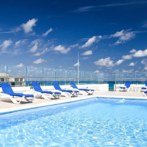 Azure Lofts & Pool, hotel en El Cove