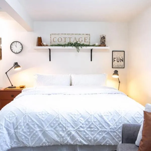 The Nook, Top Floor Suite with Lake and Mtn View, hotel em Harrison Hot Springs