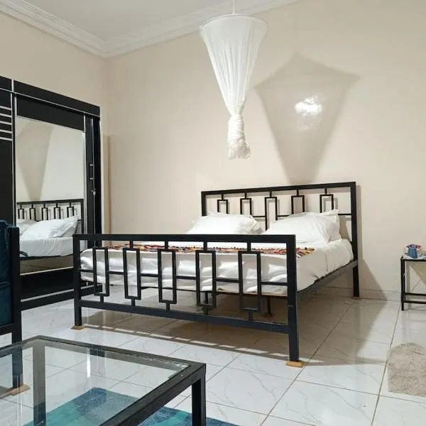 Studio meublé, hotel in Diass