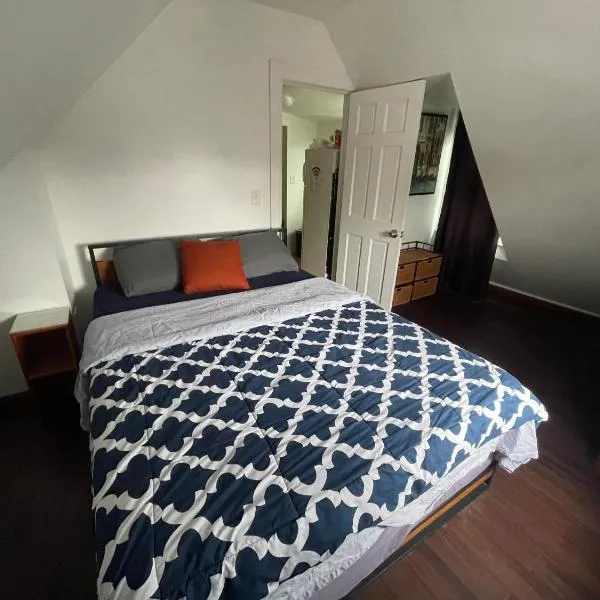 Private Loft 5 min away from LGA, hotel in East Elmhurst