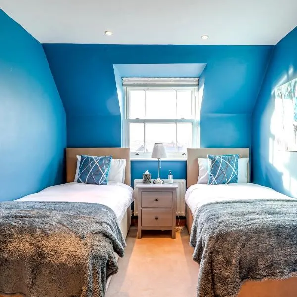 Entire 2 Bed Flat Contractors Families and Relocators, hotel em Ware