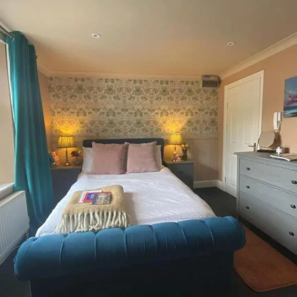Number Four Russell House, Studio Apartment, centre of Tavistock, Devon, hotel v destinaci Tavistock