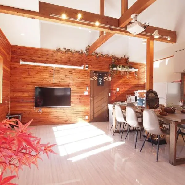 Private hot-spring Villa in Kusatsu #projector、草津町のホテル
