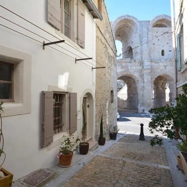 Charmante petite maison donnant sur les Arènes, hotel v destinaci Arles