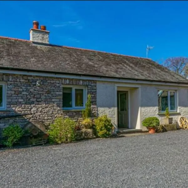 Two Acres- Spacious, delightful, pet free bungalow, hotel in Levens