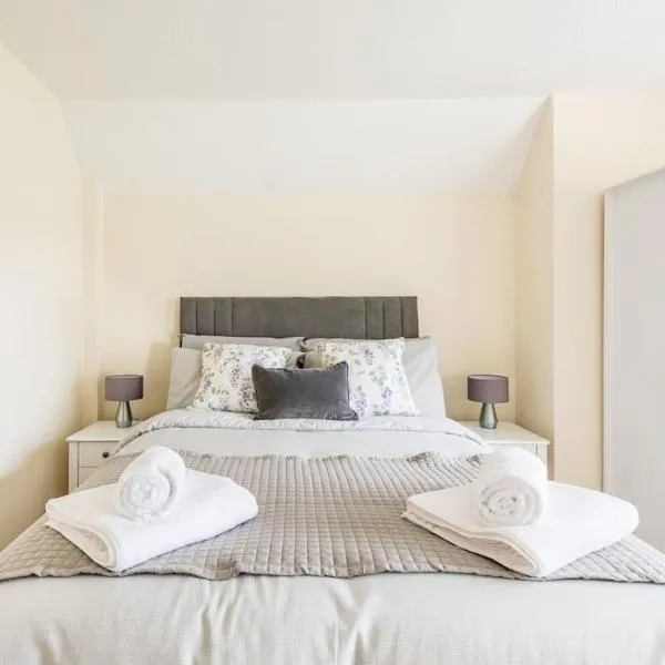 Lovely Town Centre 1 Bed Nr Country & River Walks, hotel v destinaci Gloucestershire
