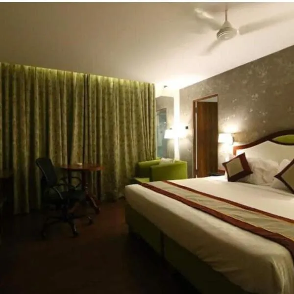 HOTEL BLACK & WHITE, hotel in Visakhapatnam