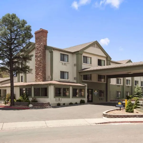 Days Inn & Suites by Wyndham East Flagstaff, отель в городе Elden Pueblo