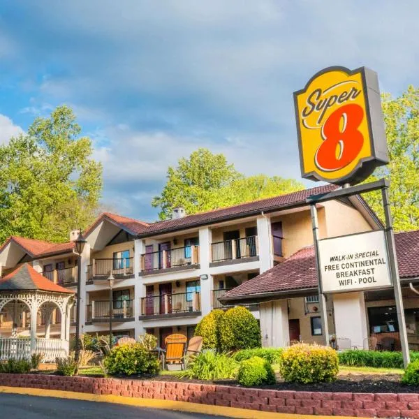 Super 8 by Wyndham Downtown Gatlinburg at Convention Center, hotel v destinaci Gatlinburg