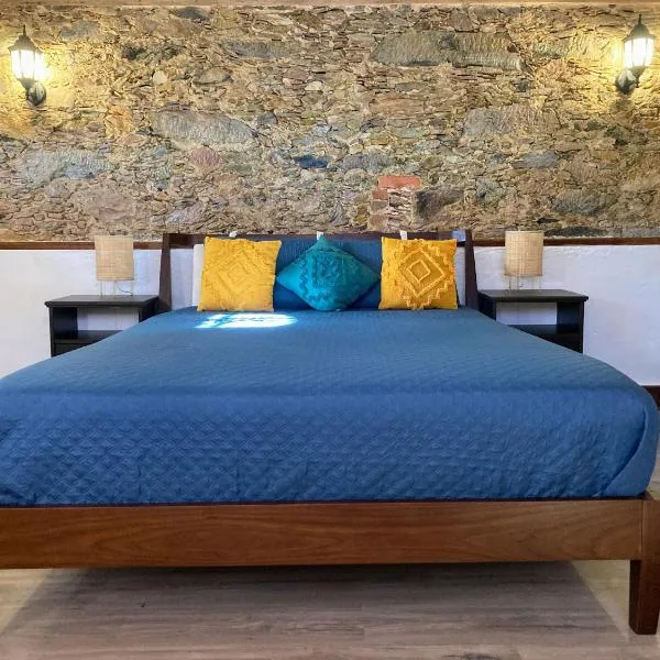 A Casa Amarela Guest room, hotel v destinaci São Martinho da Cortiça