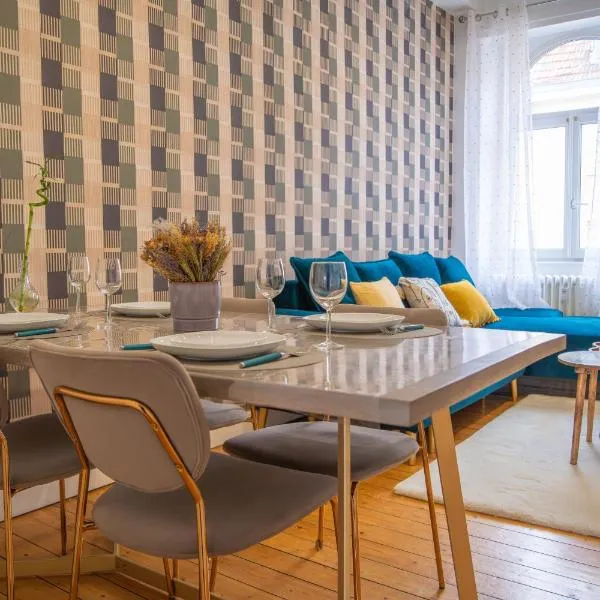 Plumeria - Grand Appartement 75m2 - Au calme avec Jardin - Idéal Famille ou Groupe de Travailleurs - Parking Public Gratuit - 2 Chambres - 4 Lits séparés, hotel di Metz