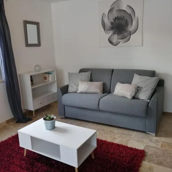 Joli studio calme et moderne, hotel v destinaci Pertuis