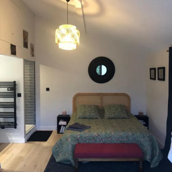 Chambre indépendante Charbonnières Les Bains, hotel in Charbonnières-les-Bains
